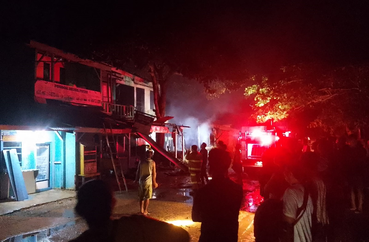 Si Jago Merah Lalap Penginapan dan Rumah Warga di Garut